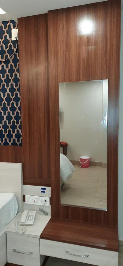 Hotel Narendra Plaza Balasore Kültér fotó